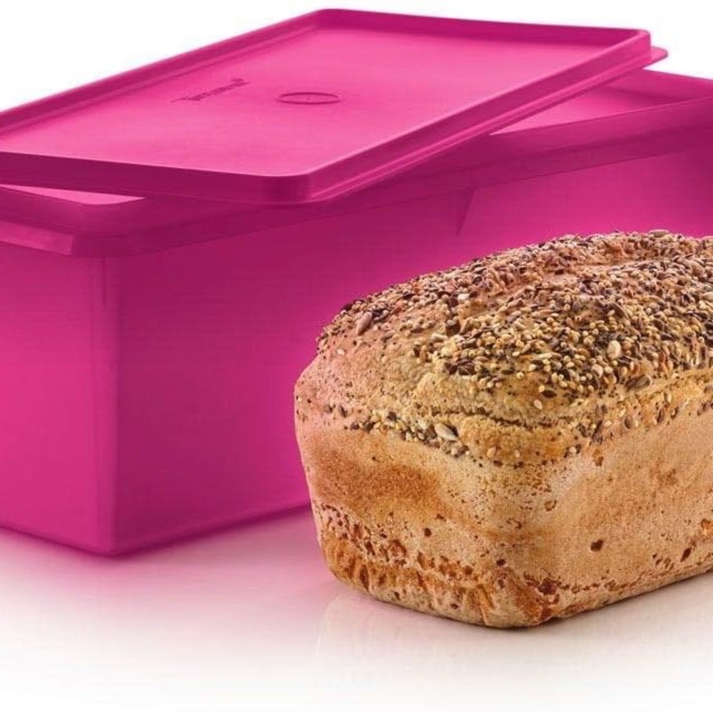 Jumbo size Tupperware Bread keeper
